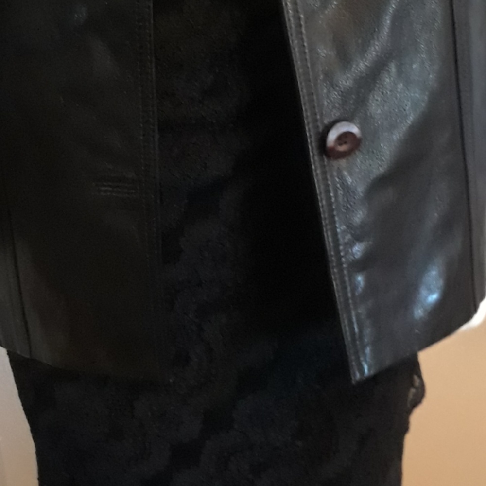 Leather jacket - Picture 4 of 8